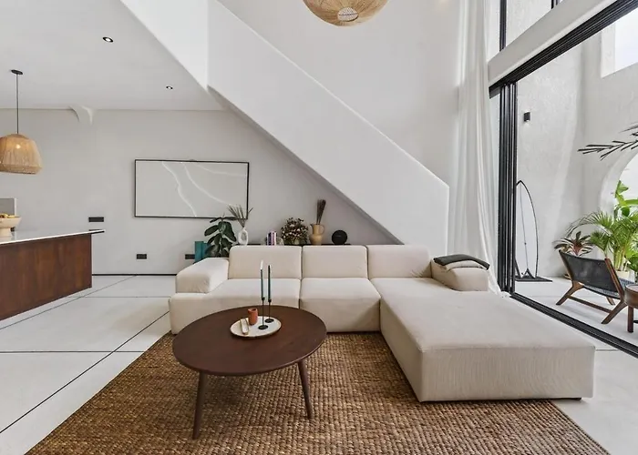 Lou - Modern With Garden And Pool *