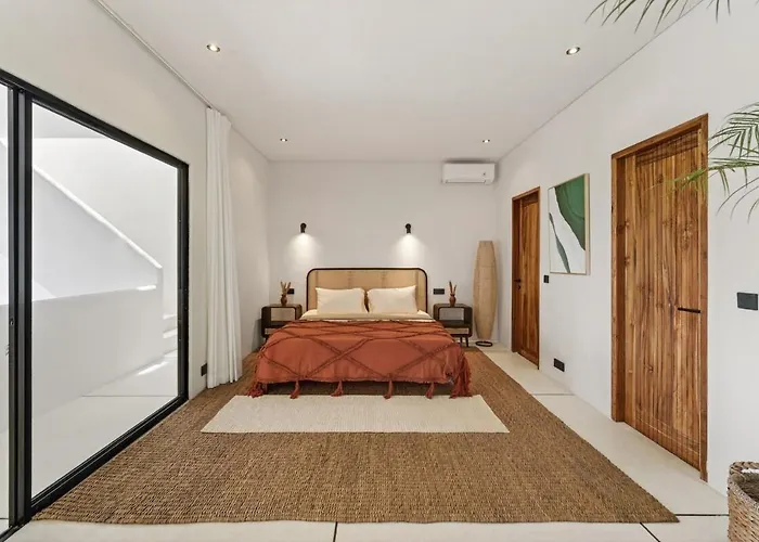 Lou - Modern With Garden And Pool Villa *