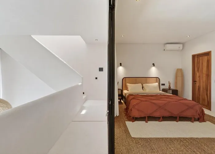 Lou - Modern With Garden And Pool Villa